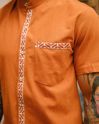 Camisa Bolsi Mao Terracota