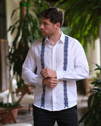 Camisa Samu'u Lino Blanco c/ Azul Marino