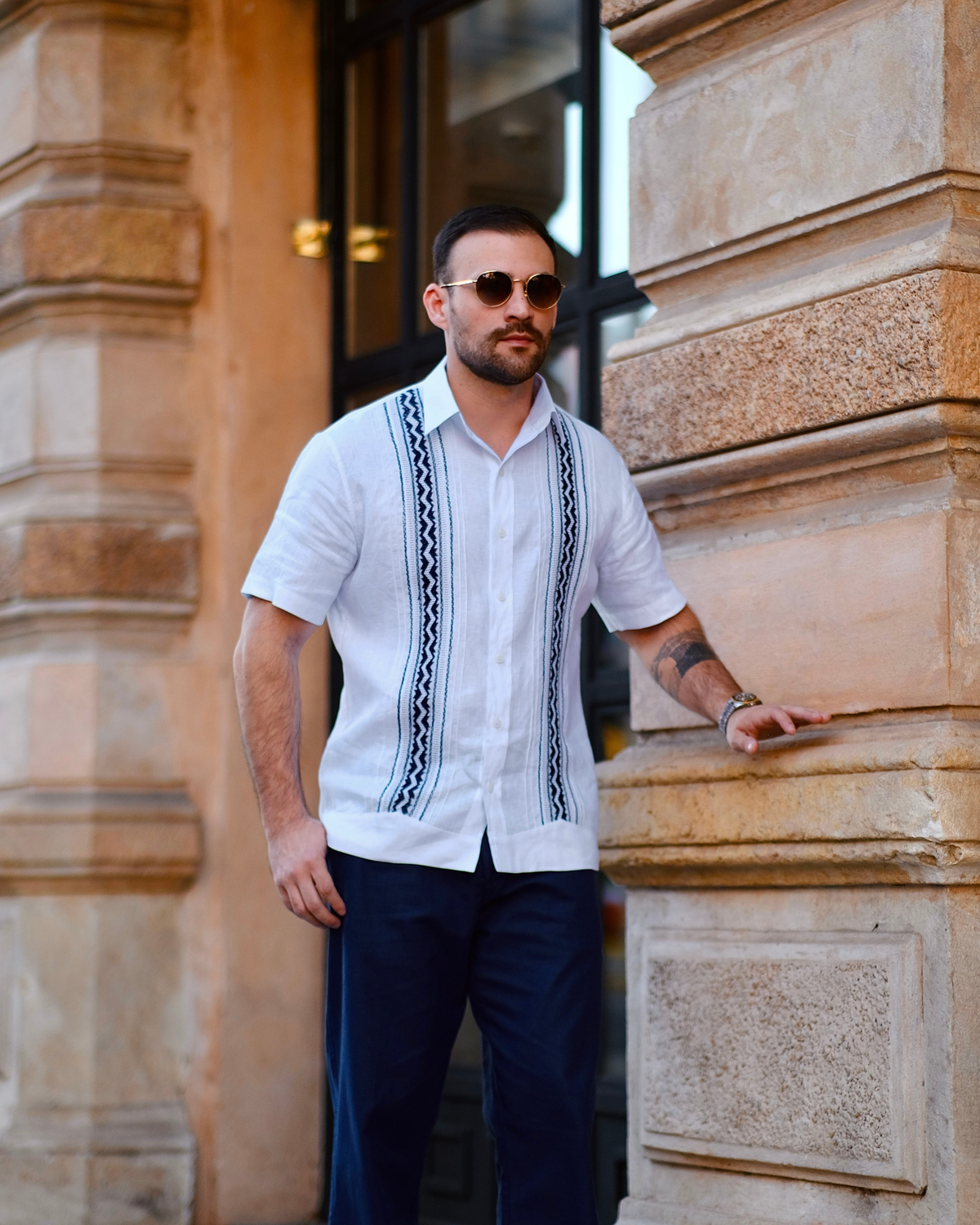 Guayabera de linho azul marinho