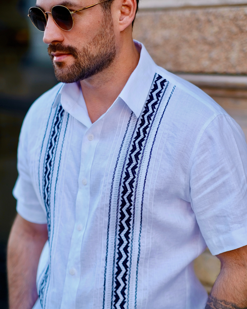 Guayabera de linho azul marinho